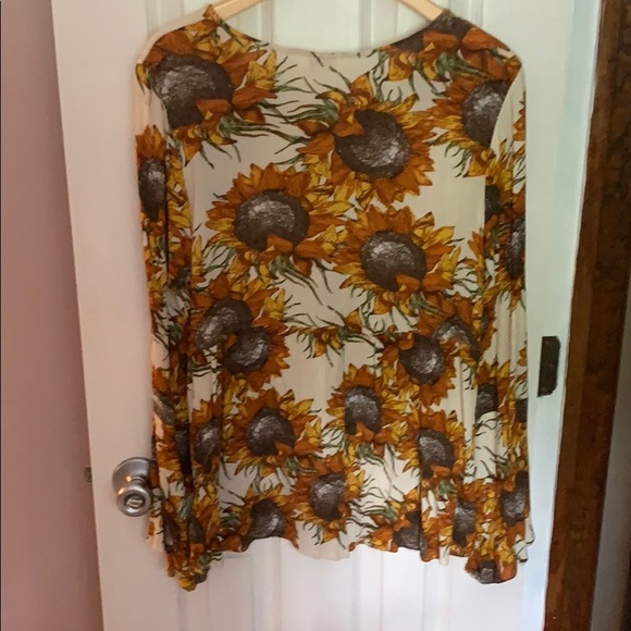 Umgee Sunflower Top 🌻 - Picture 2 of 4